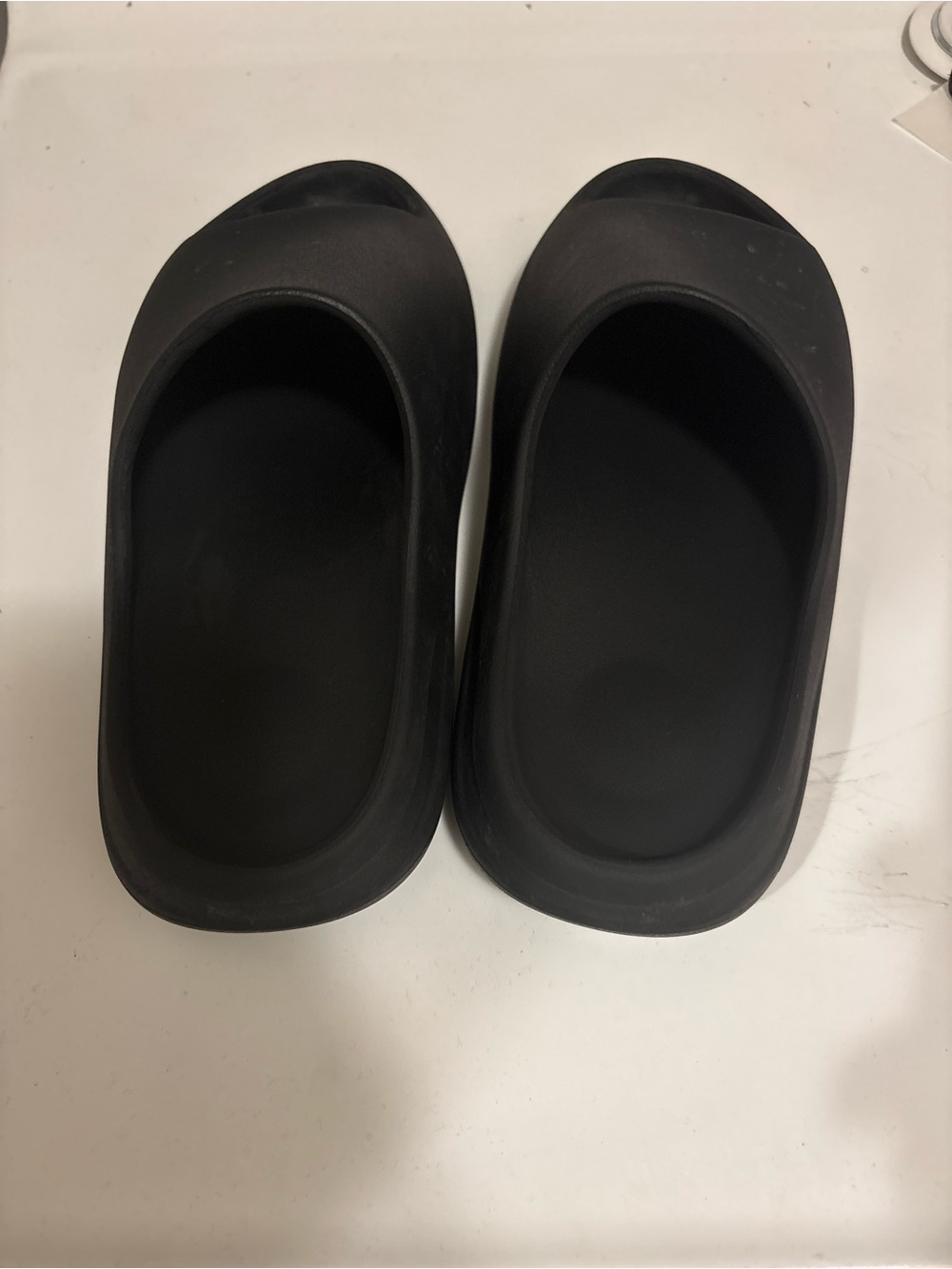 Yeezy slides - Picture 2 of 3